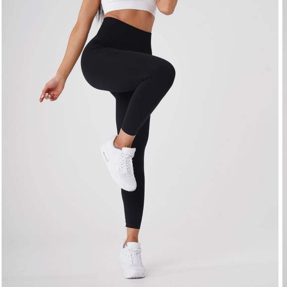 NVGTN Black Solid Seamless Leggings Tight LARGE MINT! - Picture 2 of 9